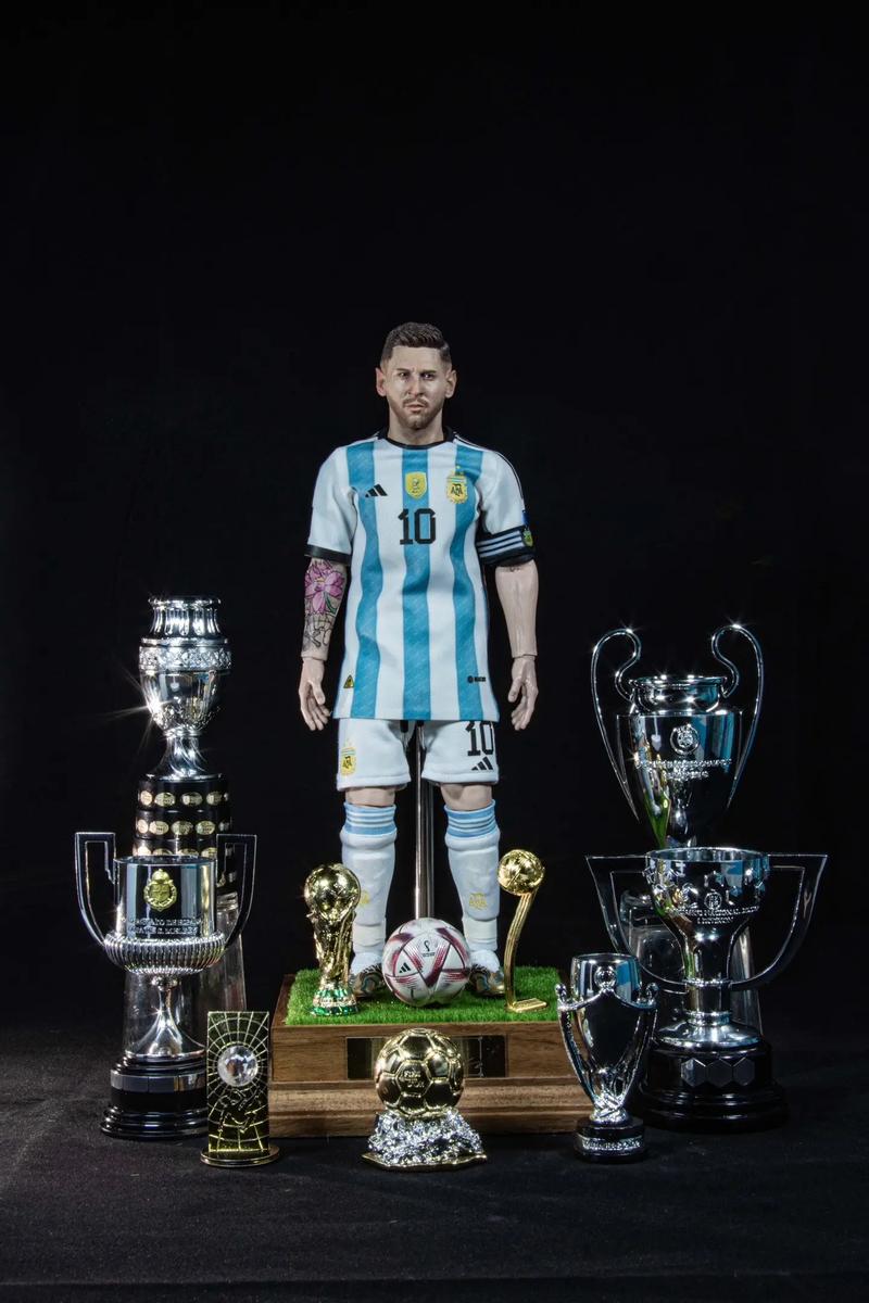 金球奖晒海报祝贺梅西900球：里奥安德烈斯梅西，偶像