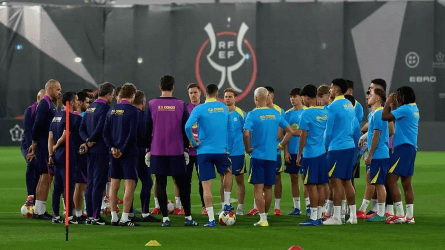 每体：埃里克加西亚上半场被换下，是因为大腿后侧肌肉不适