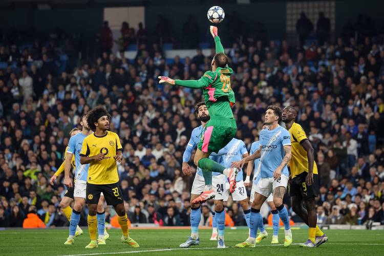 10年仅1欧冠！电讯报：瓜式曼城本应做得更好，欧冠简直让他抓狂