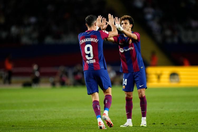 巴萨72纽卡全场数据：射门188，射正135，得分机会102