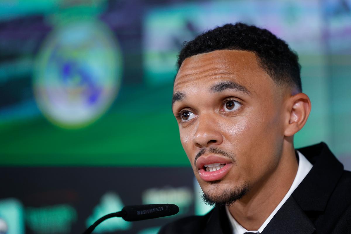 邮报：阿诺德和女友分手了但别担心他们会成为好朋友_西甲直播