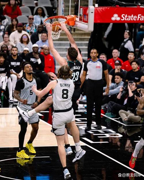 这场要生涯之夜！克林根半场12中7&三分3中2砍下21分8板2帽