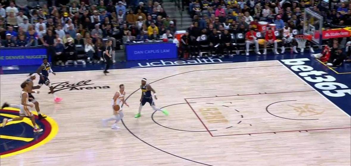 进攻端把握机会！肯纳德半场2中2&三分1中1拿到5分1助1断