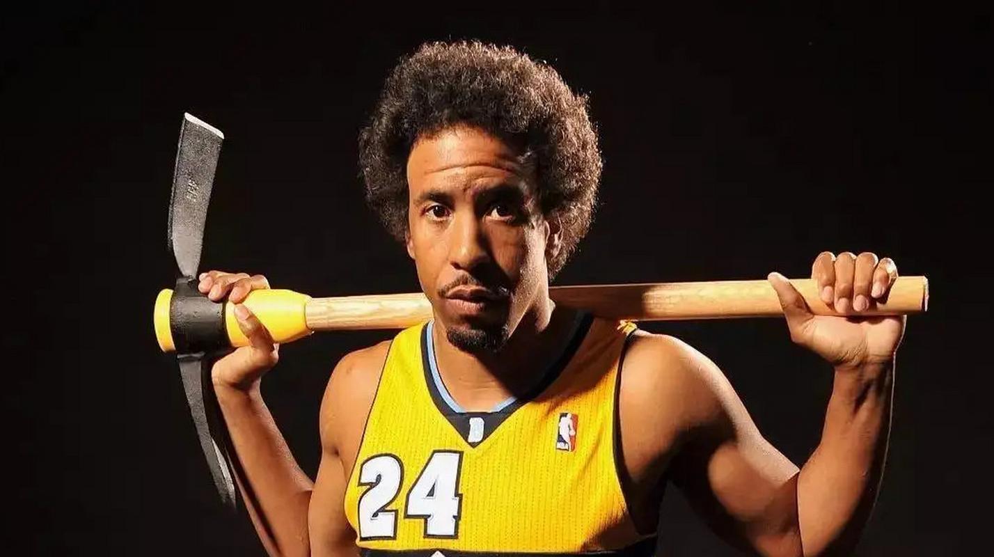 穆雷助攻来到2979次超越安德烈米勒升至队史助攻榜第4