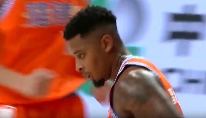 传射俱佳！皮特森半场12中7砍下21分7助三分9中4