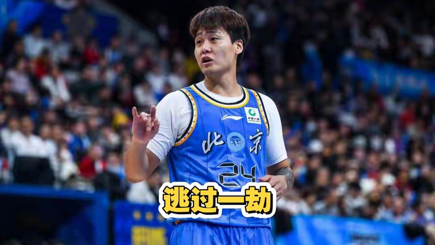 五佳球没了！赵睿突破脑后抛传助飞周琦空接可惜被犯规罚球