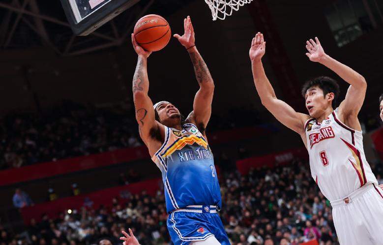 给力双外援！约翰逊9中7砍18分10板5助3帽琼斯9中6砍16分