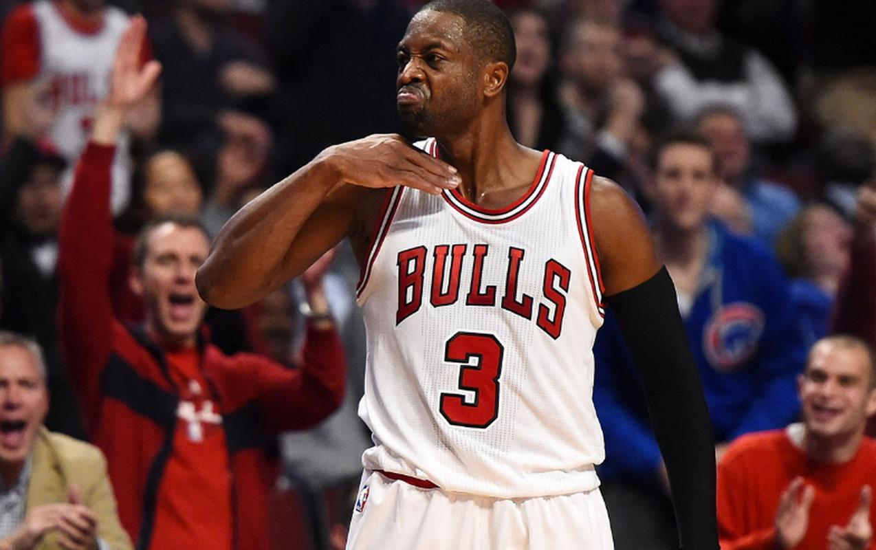 韦德打趣：等老詹2038年退役希望他将经典空接照签名后送我