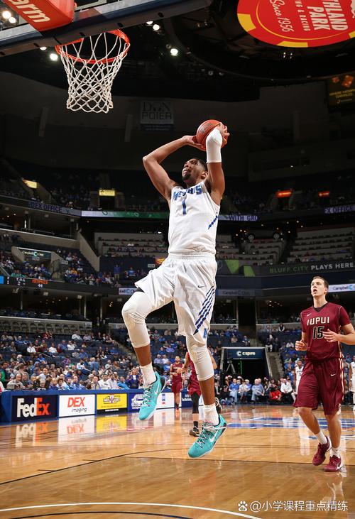 板抢得不错!艾顿独揽12个篮板&其中6前场板4中3&罚球6中3得9分