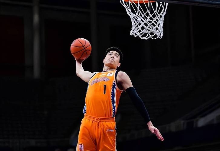 替补齐发力！李添荣三分9中6砍18分偰李永炜8中7贡献17分3板4助
