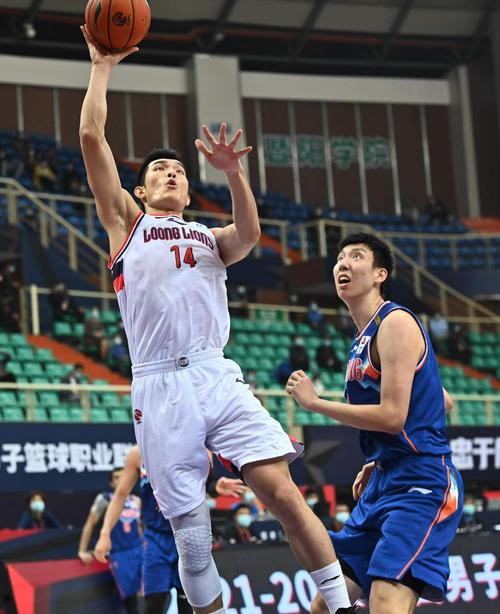 积极高效！郭凯半场5中5拿下12分5板1助4前场板
