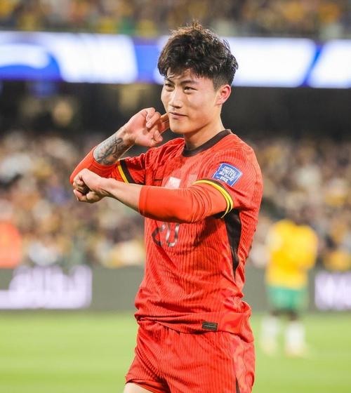 谢文能：抱着以下往上看的姿态努力踢好比赛邵导非常积极向上