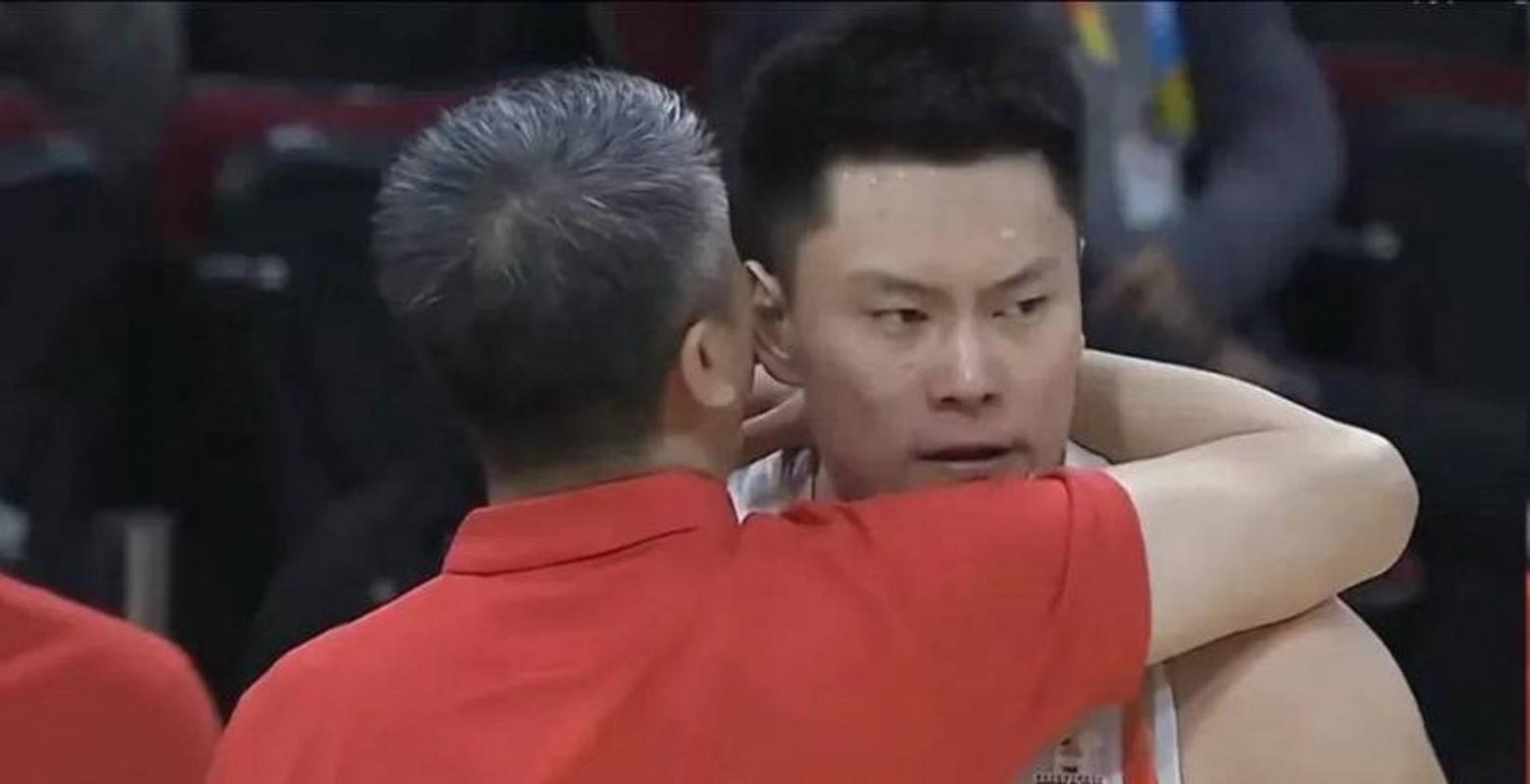 火力全开!李弘权11中8砍下全场最高27分外加5板三分9中7