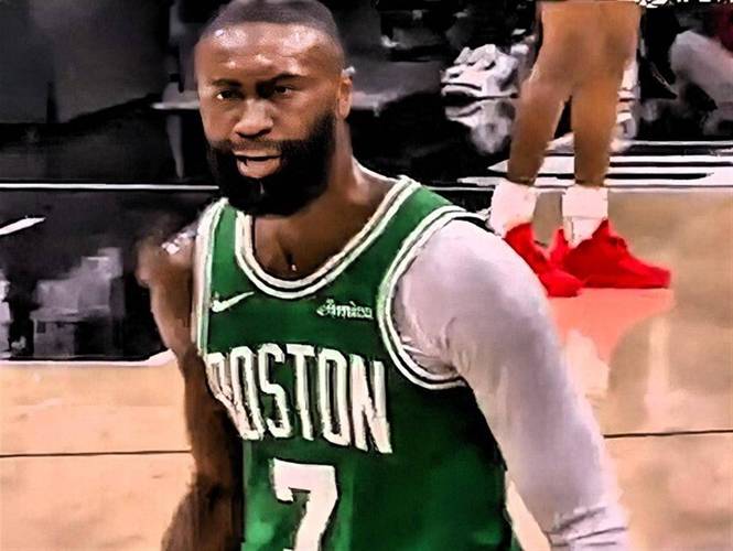 绿军成功逆转终结雷霆的十二连胜SGA实现连续133场20分以上表现杰伦布朗贡献31分8篮板8助攻_NBA直播