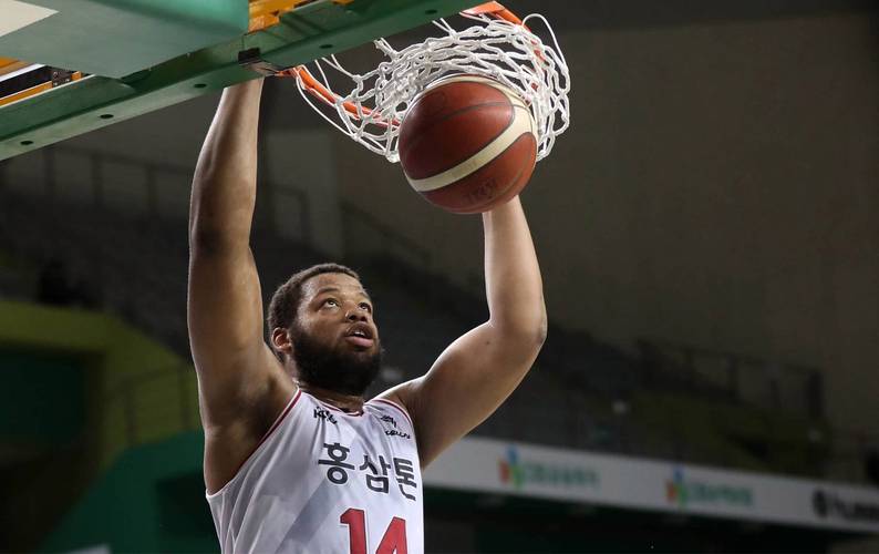 媒体人：斯佩尔曼在面对大部分CBA球队的时候他都有着错位优势