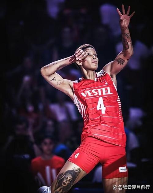 随皇马梯队训练！阿斯：迷你罗被赞很谦逊，担任边锋融入球队迅速