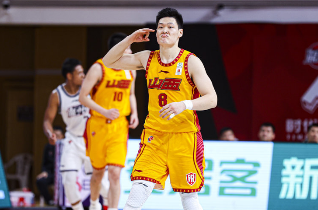 惨不忍睹！张宁半场打了4分钟累计4次犯规2中1拿到3分