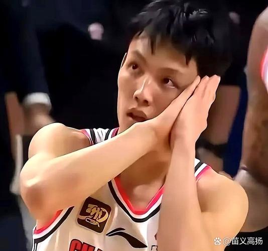 记者：广东四川这半场球说得我挺震撼的胡明轩三不沾徐杰投侧板