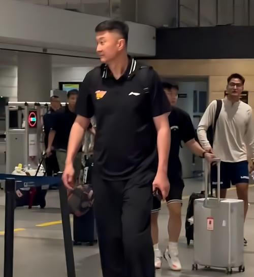 媒体人：广东男篮有明显的“怄气感”缘由&对象只有球队内部知道