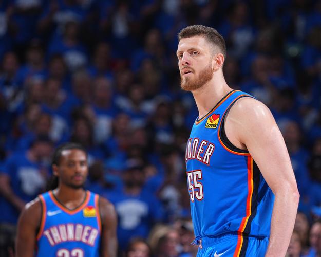 哈滕：因伤病原因不少球员承担了不同角色这提升了他们的自信心