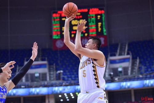 媒体人：广厦男篮补强内线在自由市场上签回了旧将苏若禹