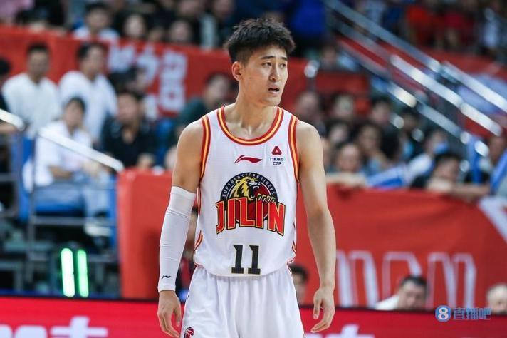 依旧是球队大腿!姜伟泽13中7砍全场最高21分三分5中3&罚球4中4