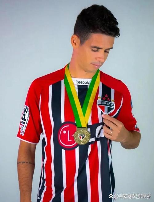 退役的脚步临近巴西媒体报道奥斯卡与圣保罗达成解约协议放弃近七千万薪资_中超直播