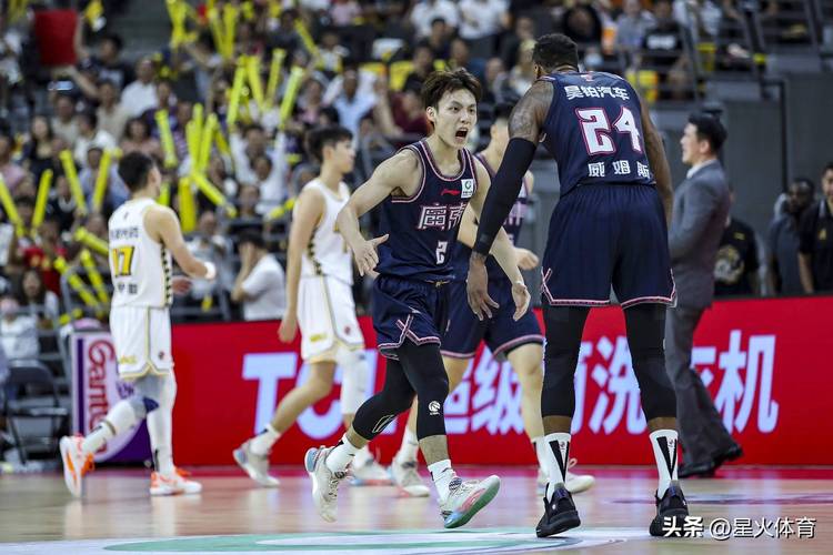 媒体人:广州细节有点粗糙打强队关键球抓不住机会防守易出问题